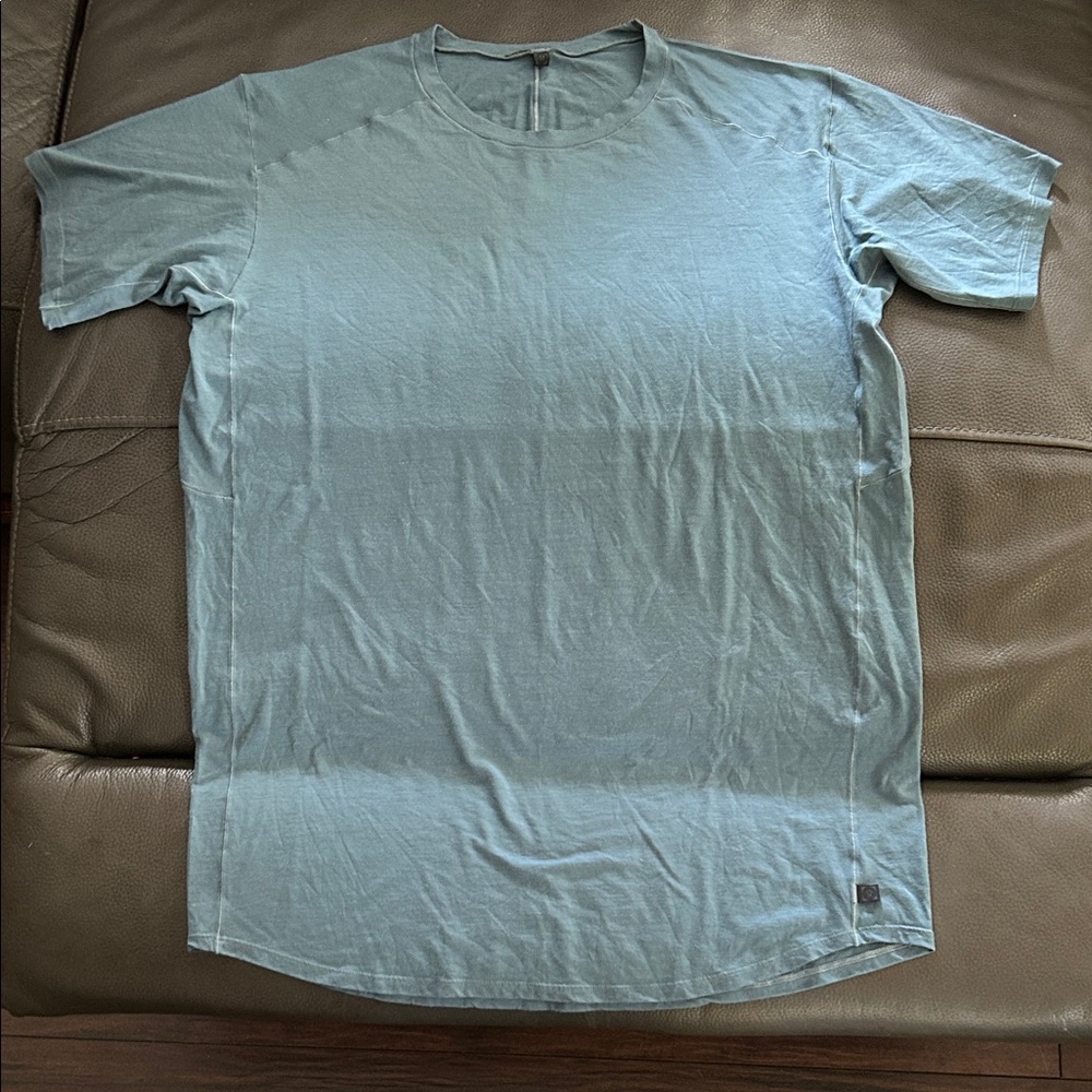 Lululemon Men's Light Blue/Green T-Shirt (Large)